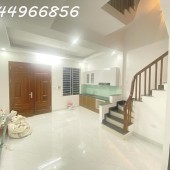 Bán nhà 5 tầng Hoàng Liên,đường Liên Mạc ô tô đỗ cổng hơn 3 tỷ .